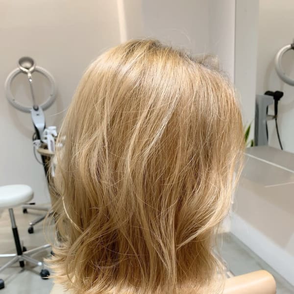 切りっぱなしブロンドボブ 