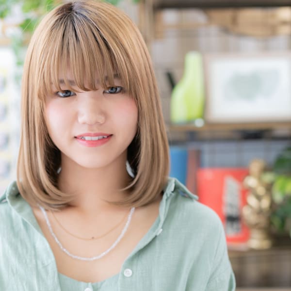 ハイトーンで外国人風☆グロスストレートミディ　小顔
