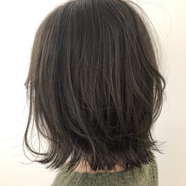 オリーブベージュ　外ハネ