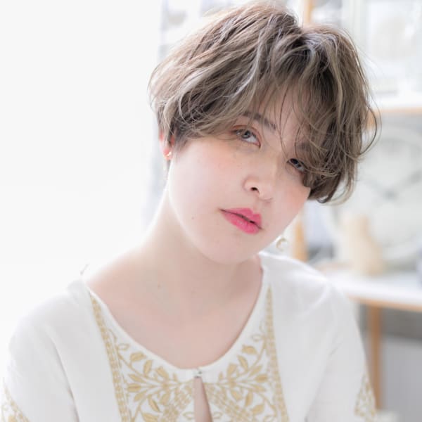 ラフウェーブなハンサムくせ毛風ショート ダブルバング