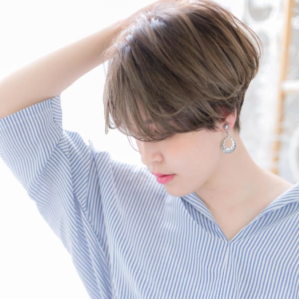 外国人風アシンメトリーハンサムショート 大人ボブ