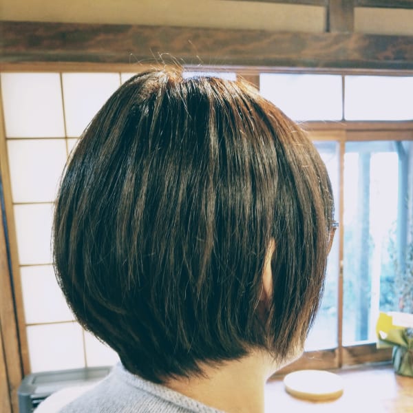 丸みのある前下がりショートボブ