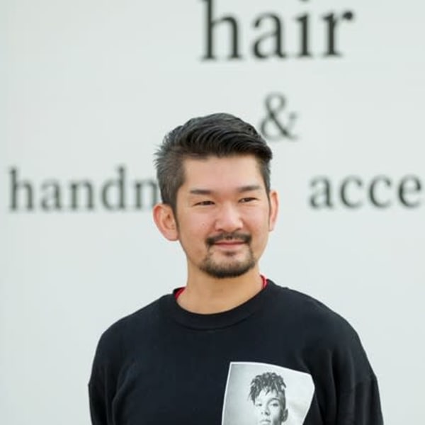 Caro hair&handmade accessory【カーロヘアーアンドハンドメイドアクセサリー】のスタッフ紹介。林　智幸