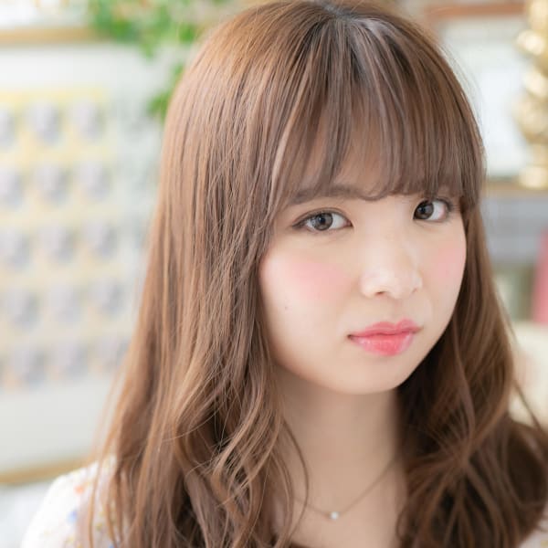 くせ毛風ふんわり小顔セミディ　厚めバング