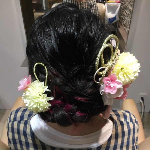 下でまとめた編み込みネープシニヨン