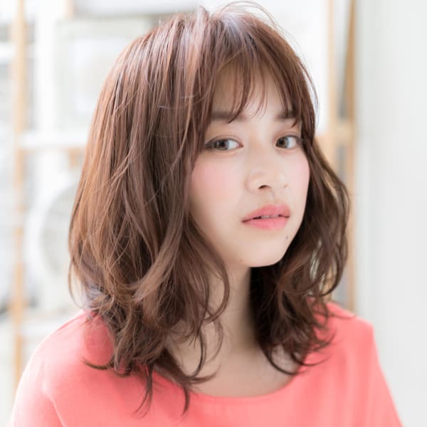 大人かわいい☆くせ毛風やわらかくびれセミディ ベージュカラー
