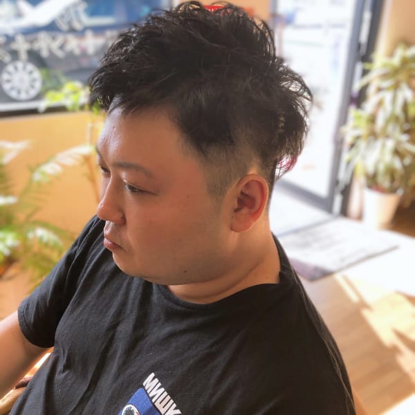 刈り上げ高めのアシンメトリーツーブロックショートスタイル|hair&relax bud bloom