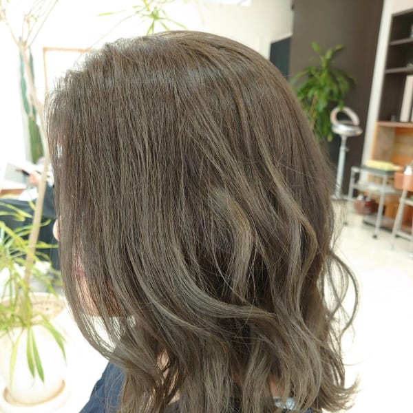 セミロングヘアスタイル