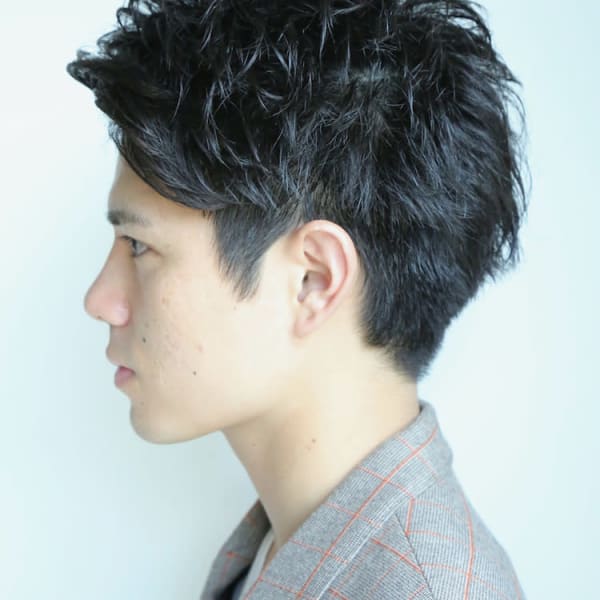 大人の色気漂う黒髪スタイル