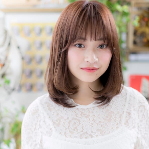 センターパートで小顔♪ワンカールストレート ダブルバング