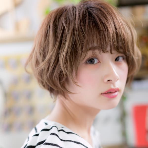 ふんわりくせ毛風★小顔ひし形ショート グラデーションカラー