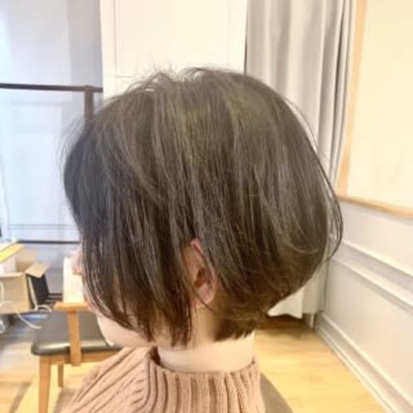 頭の形が綺麗前下がり丸みナチュラルショートボブ 20代30代