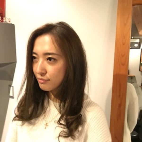 ロングレイヤースタイルの毛先にワンカールをプラス。|Tempo Hair Salon