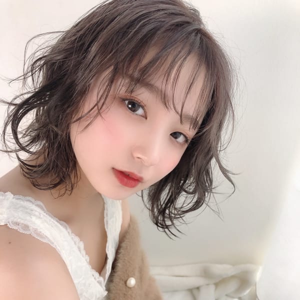 切りっぱなしボブミルクティーベージュパーマ&シースルーバング|Piece hair&esthe 吉祥寺