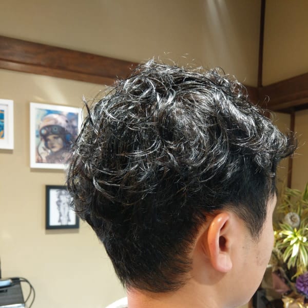 くせ毛を使った大人のパーマ風スタイル