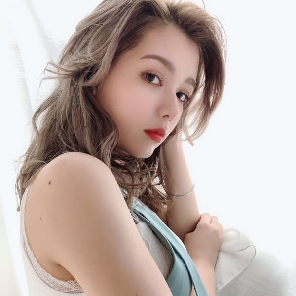 ミディアムヘアアッシュベージュパーマかきあげバングハイライト|Piece hair&esthe 吉祥寺