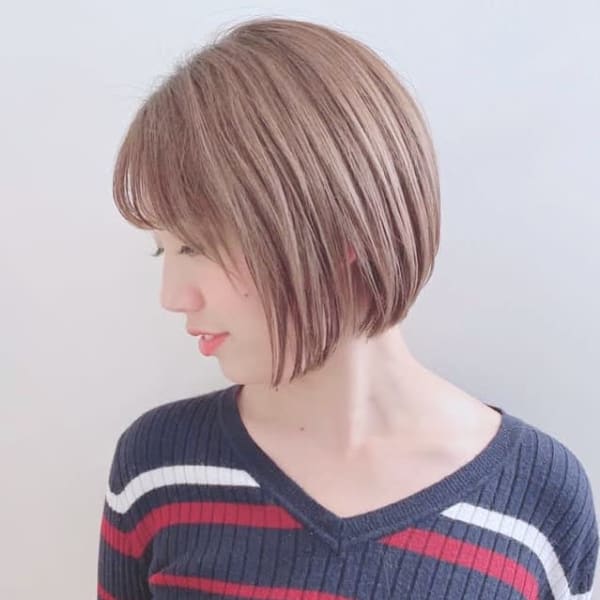 色っぽいボブの柔らかとろみベージュヘア