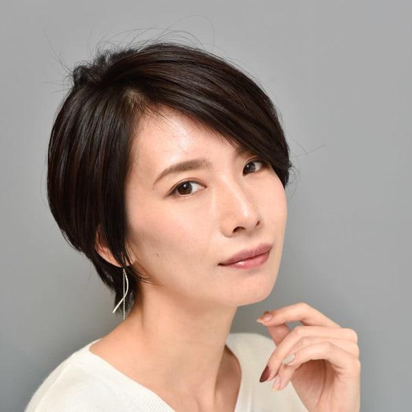 エアリー黒髪ショートボブ毛先カールモノトーンアッシュ