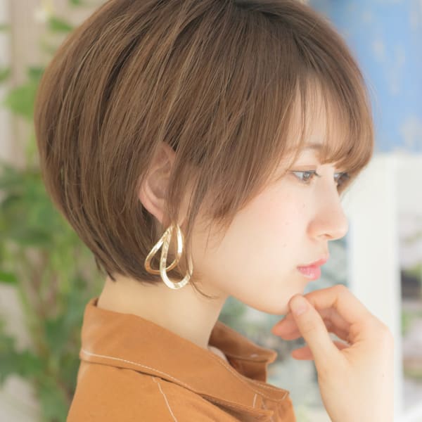 黒髪マニッシュショート毛先カールモノトーンアッシュ