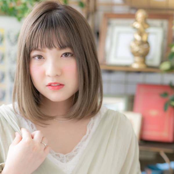 シースルーバング×グラデーションカラーツヤボブ 耳かけ