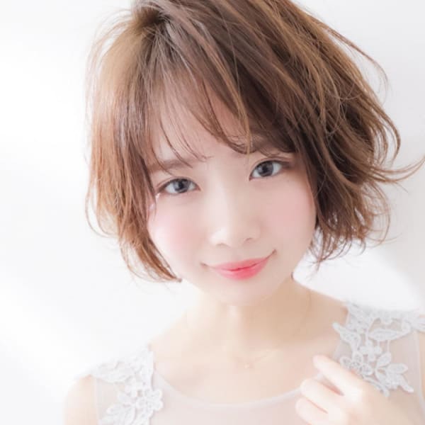 丸みシルエットの愛されショートボブ|NOAH