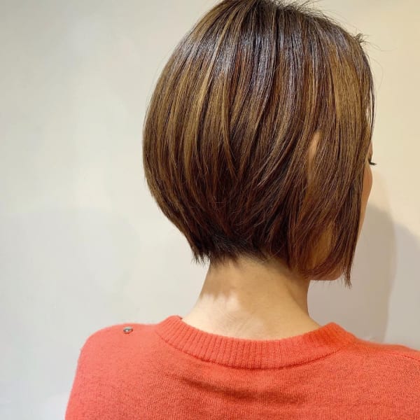 フォギーベージュ 前下がりショート