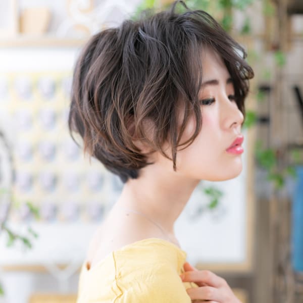 くせ毛風カール前下がり大人ボブ　ルーズ