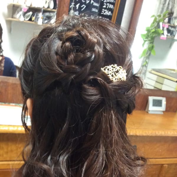 サイド編み込みハーフアップスタイル