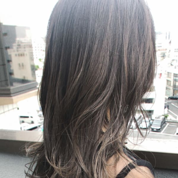 隠しハイライトでシアーグレージュ