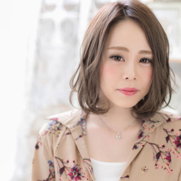 大人クールな外国人風ウェーブ小顔ボブ 大人ボブ