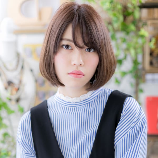 好感度大！前下がり小顔ナチュラルボブスタイル　厚めバング