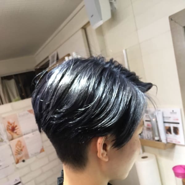 ブルーアッシュ ブリーチ二回で、この発色☆