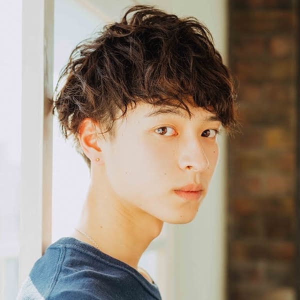 オフィスにも馴染むナチュラルパーマ