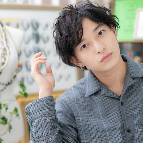 くせ毛風パーマで決める!フェザーマッシュ 無造作