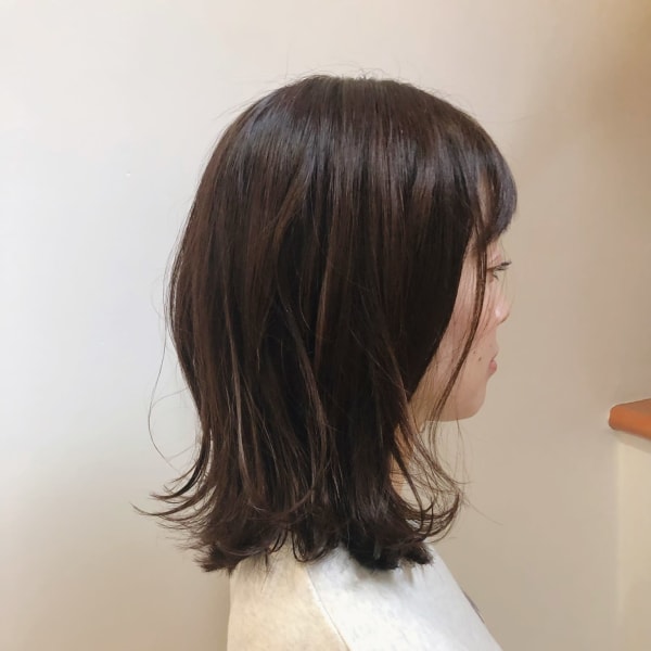 切りっぱなしボブ 大人カジュアルスタイル