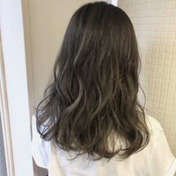 カーキグレージュ