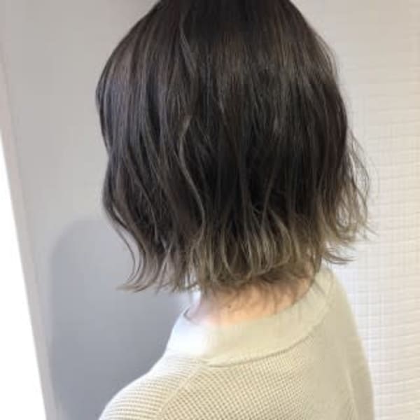 ボブ×裾カラー