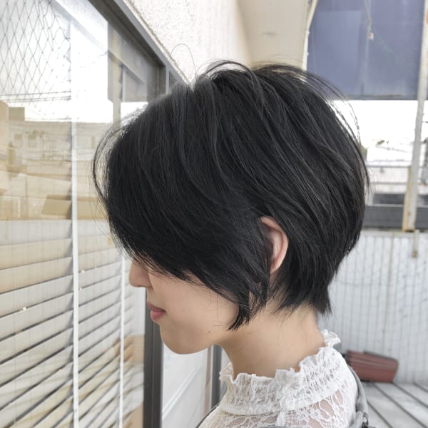 黒髪でも柔らかいショート