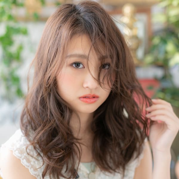 暗髪オフィスでも学校でも◎外国人風色気パーマ カール