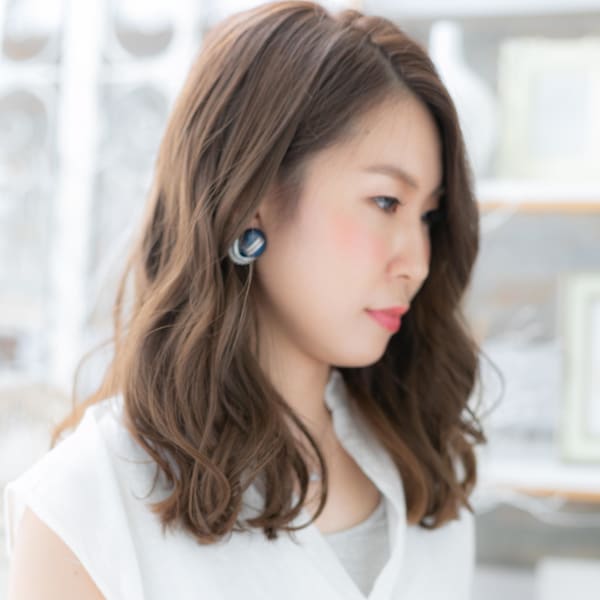 大人ガーリーくせ毛風こなれ無造作ウェーブ 耳かけ