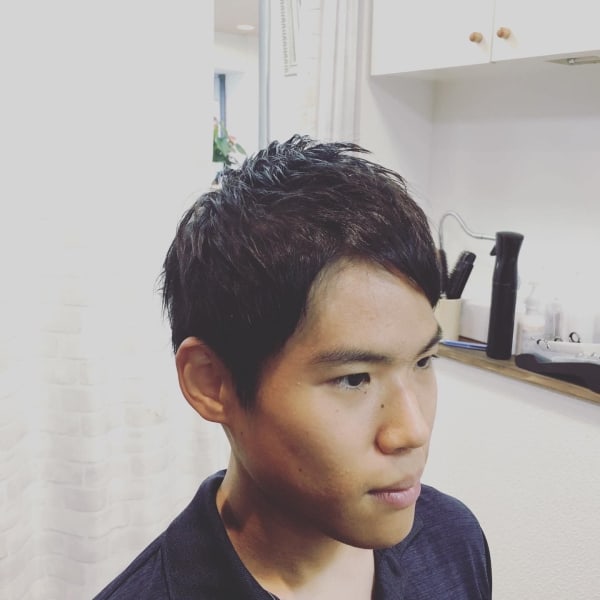 就活生に人気！ゆるふわ耳出しショートスタイル