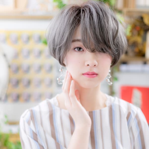 外国人風3Dカラーで垢抜け小顔エアリーボブ　前下がりボブ