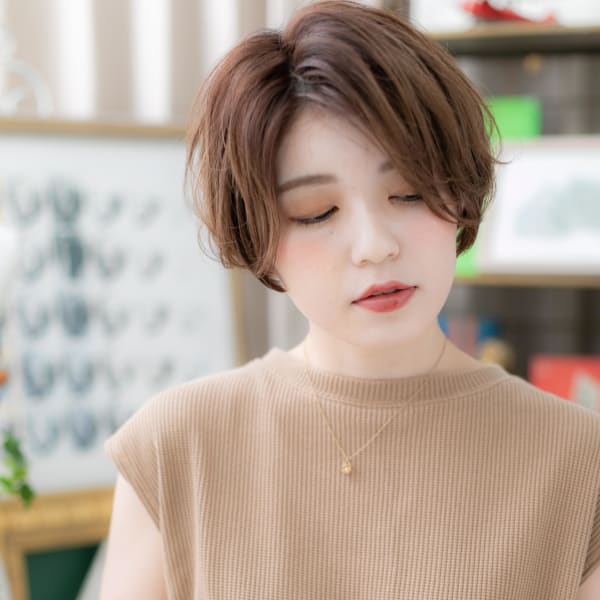 くせ毛風無造作カール…アシンメトリー大人ボブ　似合わせカット