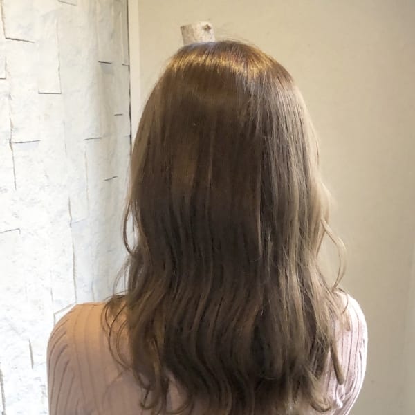 透明感のあるベージュカラー