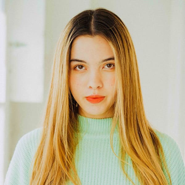 センター分けロングスタイル