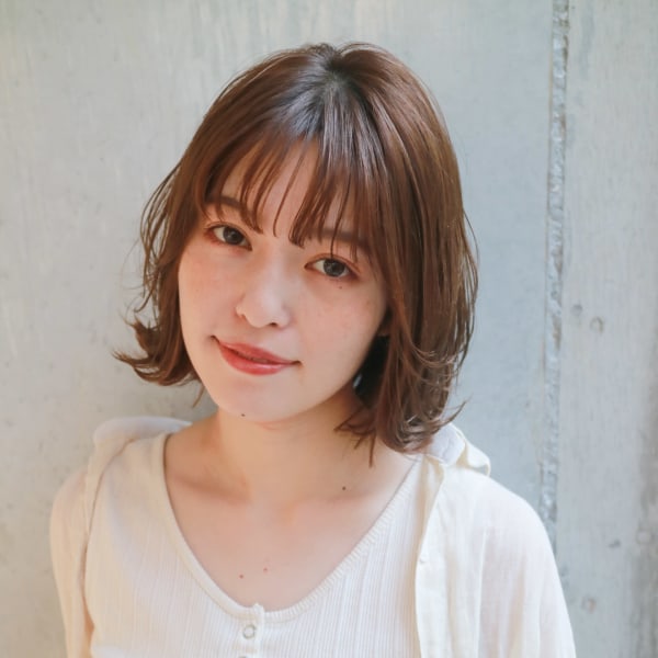 レイヤーを入れて大人かわいい外ハネボブ