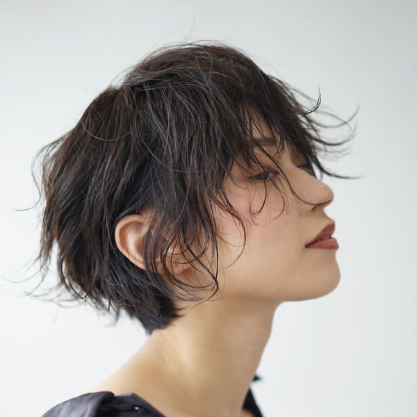 無造作前下がりショートにニュアンスパーマで雰囲気を◎