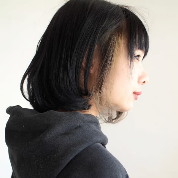 黒髪ボブにシークレットカラーのインナーカラー