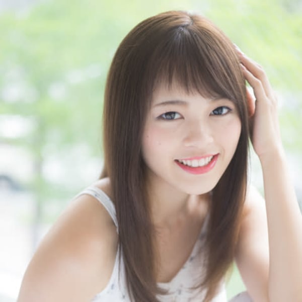 個性的 眉上 斜めバングXモーブカラー