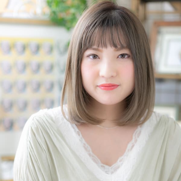 シースルーバング×グラデーションカラーツヤボブ　セミディ